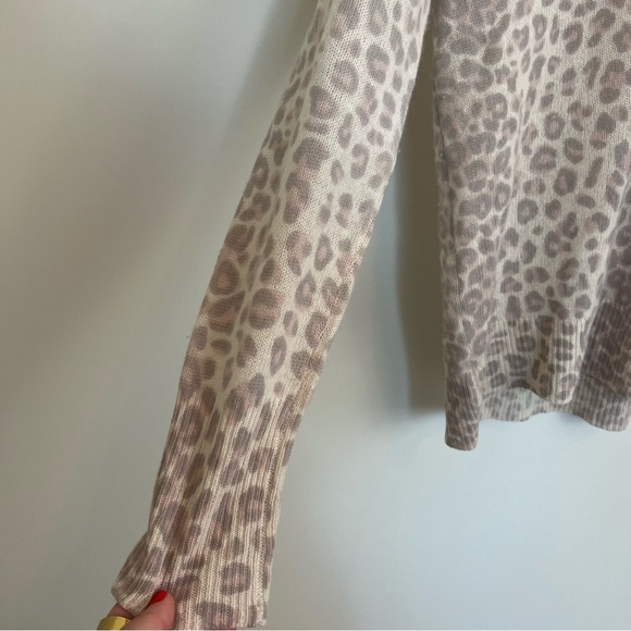 360 cashmere sylvia leopard v-neck cashmere sweater size XS - Picture 4 of 10